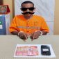 Polisi menunjukkan tersangka dan barang bukti sabu hasil pengembangan kasus di Bengkalis.