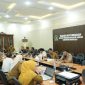 Rapat Badan Musyawarah DPRD Kabupaten Bengkalis membahas penataan agenda kerja dewan di ruang rapat resmi.
