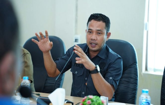 
 📸 Pimpinan rapat lintas komisi DPRD Bengkalis, Fakhtiar Qadri.
