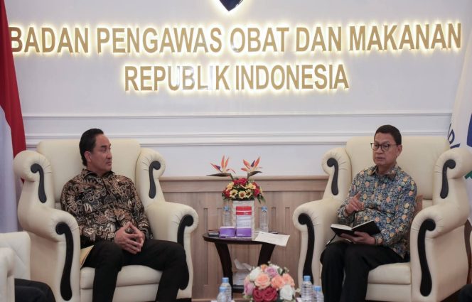 
 📸 Pimpinan BNN dan BPOM membahas penguatan kerja sama menghadapi perkembangan narkotika di Kantor BPOM, Jakarta, 10 April.(Sumber: BNN RI)