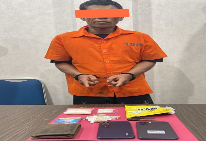 
 📸 Tersangka A.N dan barang bukti.
