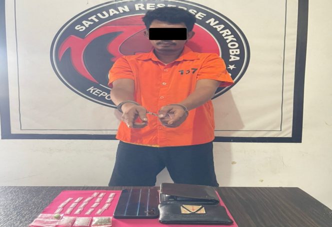 
 📸 Tersangka dan barang bukti.
