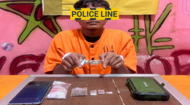 📸 Tim Opsnal Polsek Mandau mengamankan tersangka RS (31) beserta barang bukti sabu, ganja, dan timbangan digital hasil operasi di Desa Air Kulim, Selasa (14/4/2026).