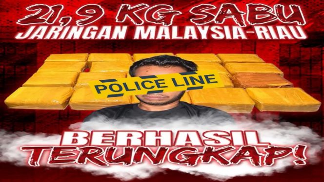 
 📸Tersangka R alias Adi  beserta barang bukti sabu seberat 21,9 kilogram yang disita dari kamar hotel di Bengkalis, Riau.