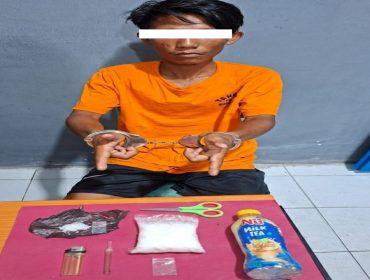📸 Tersangka beserta barang bukti hasil pengungkapan kasus peredaran sabu di Rupat Utara, Bengkalis.