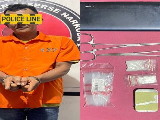 📸 Pelaku beserta barang bukti sabu dan alat transaksi diamankan Polres Bengkalis.