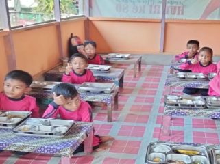 📸 Siswa KB Cahaya Kasih di Desa Sungai Alam, Bengkalis, makan bersama dalam pelaksanaan Program Makan Bergizi Gratis (MBG).