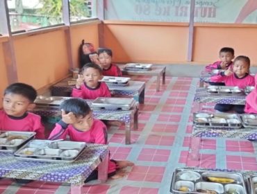 📸 Siswa KB Cahaya Kasih di Desa Sungai Alam, Bengkalis, makan bersama dalam pelaksanaan Program Makan Bergizi Gratis (MBG).