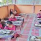 Siswa PAUD Cahaya Kasih Bengkalis makan bersama dalam program MBG.