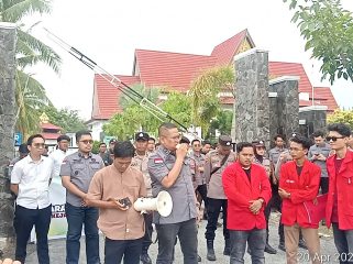📸 GMNI Bengkalis menggelar aksi di Kejari Bengkalis untuk mendesak audit dana PI PT Bumi Laksamana Jaya senilai Rp224 miliar.