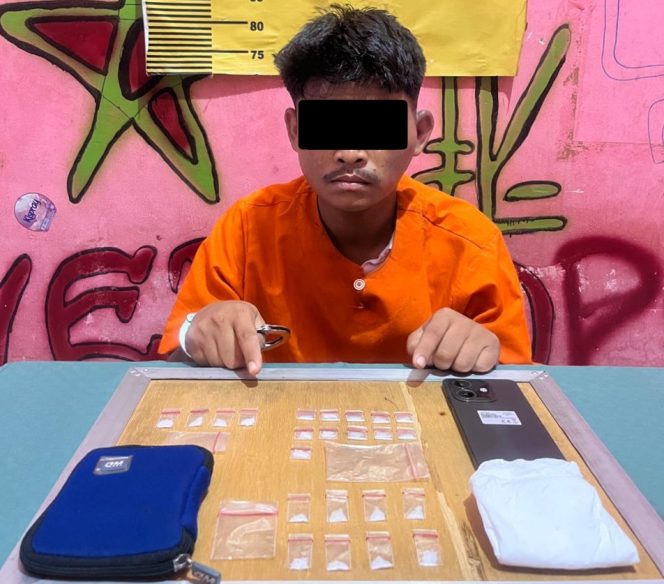 
 📸 Tersangka dan barang bukti.
