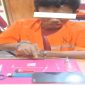 Polisi mengamankan barang bukti sabu di rumah tersangka di Siak Kecil