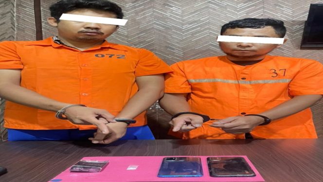 
 📸 Dua tersangka kasus narkotika menjalani pemeriksaan di Mapolres Bengkalis.