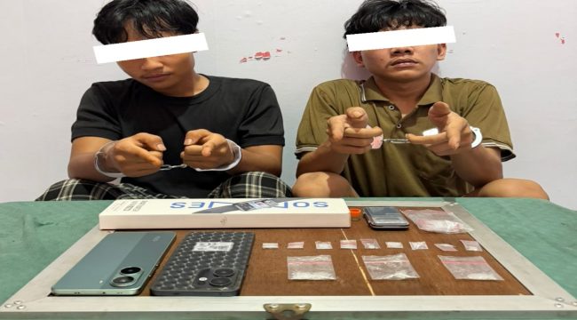 📸 Polres Bengkalis mengamankan dua tersangka  berinisial M.N, 23 tahun  dan M.Z.S, 20 tahun bersama barang bukti.