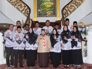 📸 Bupati Bengkalis Kasmarni foto bersama jajaran PGRI Kabupaten Bengkalis di Wisma Daerah Bengkalis, Selasa, 12 Mei 2026.