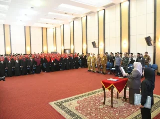 📸 Bupati Bengkalis Kasmarni melantik 215 kepala sekolah di Ruang Pertemuan Dang Merdu, Senin, 8 Juni 2026.