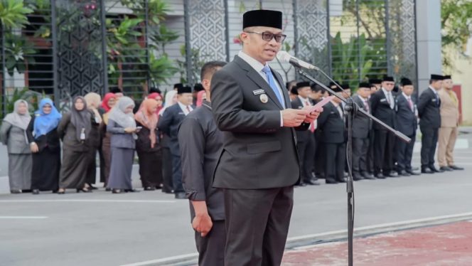 
 📸 Wakil Bupati Bengkalis Bagus Santoso menjadi inspektur upacara Hari Lahir Pancasila di halaman Kantor Bupati Bengkalis, Senin, 1 Juni 2026.
