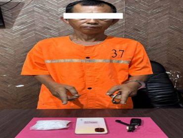 📸 Tersangka S, 48 tahun dan barang bukti 86,29 gram sabu.
