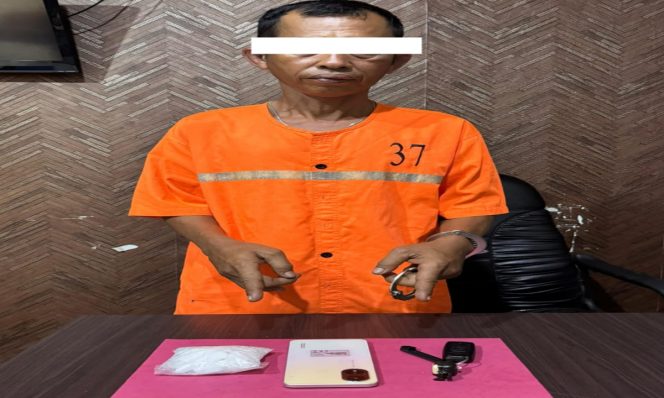 
 📸 Tersangka S, 48 tahun dan barang bukti 86,29 gram sabu.