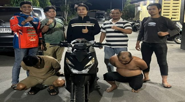 📸 Polres Bengkalis mengamankan dua tersangka serta menyita satu unit Honda Beat Street sebagai barang bukti dalam kasus dugaan penggelapan dan penadahan sepeda motor.