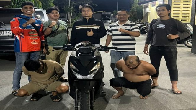 
 📸 Polres Bengkalis mengamankan dua tersangka serta menyita satu unit Honda Beat Street sebagai barang bukti dalam kasus dugaan penggelapan dan penadahan sepeda motor.