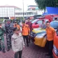 Sekda Bengkalis Ersan Saputra memeriksa peralatan penanggulangan kebakaran hutan dan lahan saat apel kesiapsiagaan tahun 2026.