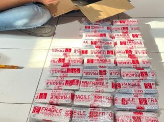 📸 Bea Cukai Bengkalis menyita 652 iPhone bekas yang diduga diimpor secara ilegal dari Malaysia melalui MV Oceanna 5.