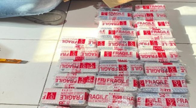 📸 Bea Cukai Bengkalis menyita 652 iPhone bekas yang diduga diimpor secara ilegal dari Malaysia melalui MV Oceanna 5.