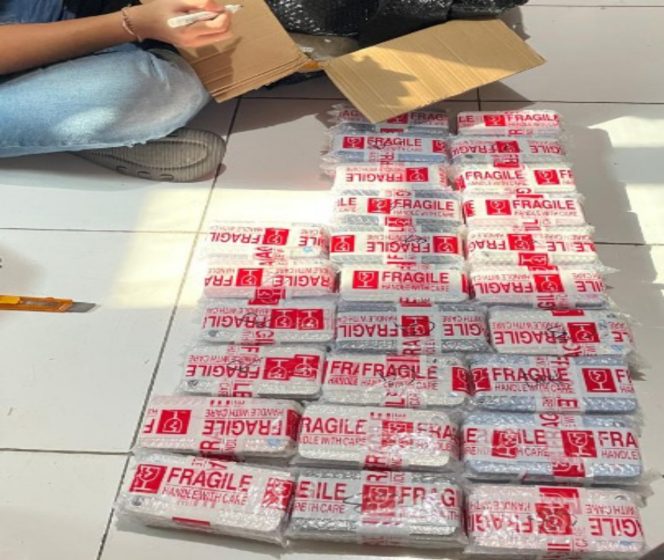 
 📸 Bea Cukai Bengkalis menyita 652 iPhone bekas yang diduga diimpor secara ilegal dari Malaysia melalui MV Oceanna 5.