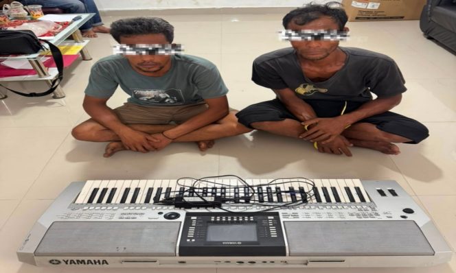 
 📸 Dua terduga pelaku kasus pencurian dengan pemberatan (curat) diamankan Polsek Mandau bersama barang bukti yang berhasil disita.