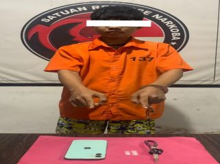 📸 Tersangka ZH dan barang bukti.