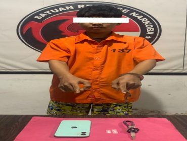 📸 Tersangka ZH dan barang bukti.