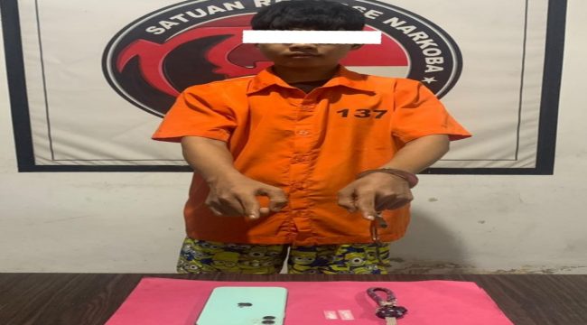 📸 Tersangka ZH dan barang bukti.