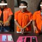 Tiga pria diamankan Polres Bengkalis dalam kasus dugaan peredaran sabu di Kecamatan Bantan.
