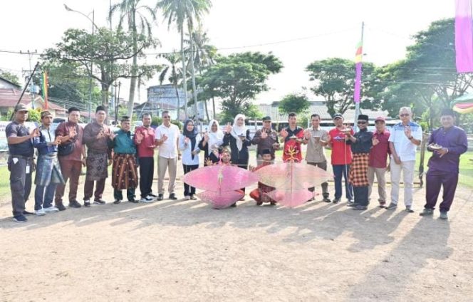 
 📸 Peserta dari kalangan masyarakat dan pelajar mengikuti lomba gasing dan layang-layang dalam rangka Hari Jadi ke-514 Bengkalis, Ahad, 19 Juli 2026.