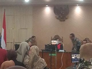 Hakim PN Pekanbaru saat menjatuhkan vonis terhadap mantan gubernur Riau Abdul Wahid