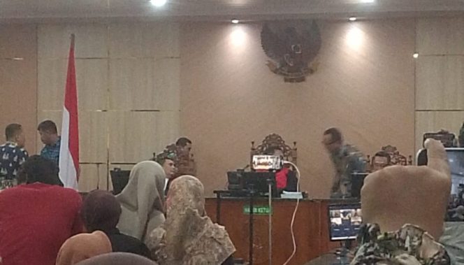 
 Hakim PN Pekanbaru saat menjatuhkan vonis terhadap mantan gubernur Riau Abdul Wahid
