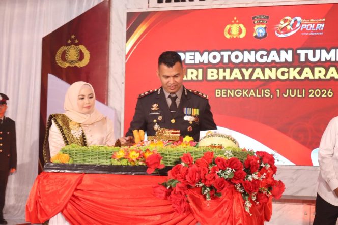 
 📸 Kapolres Bengkalis Fahrian Saleh Siregar dalam penyampaiannya pada syukuran Hari Bhayangkara ke-80 di Aula Tantya Sudhirajati, Rabu, 1 Juli 2026.