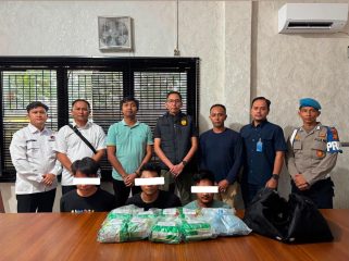 📸 Satresnarkoba Polres Bengkalis menangkap tiga tersangka dan menyita delapan bungkus besar diduga sabu serta satu bungkus besar diduga ekstasi dalam pengungkapan kasus peredaran narkotika di Bengkalis, Riau.