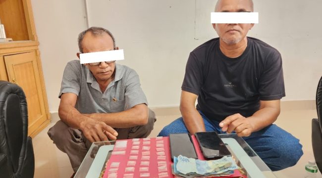 📸 Polsek Mandau tangkap dua pria diduga mengedarkan sabu dan menyita 30 paket narkotika sebagai barang bukti.