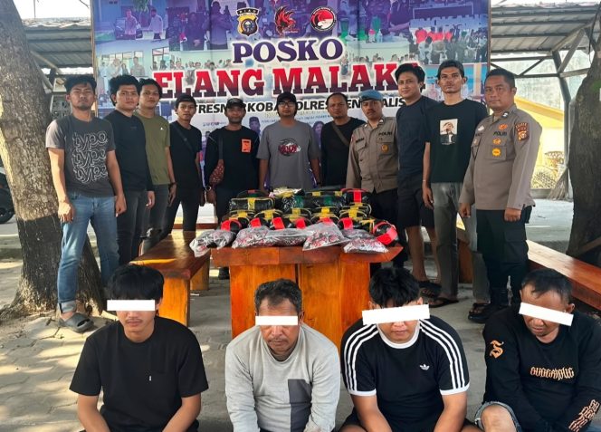 
 📸 Tersangka dan barang bukti sabu, ekstasi, dan cartridge Etomidate dalam pengungkapan narkotika oleh Polsek Bantan dan Satresnarkoba Polres Bengkalis.