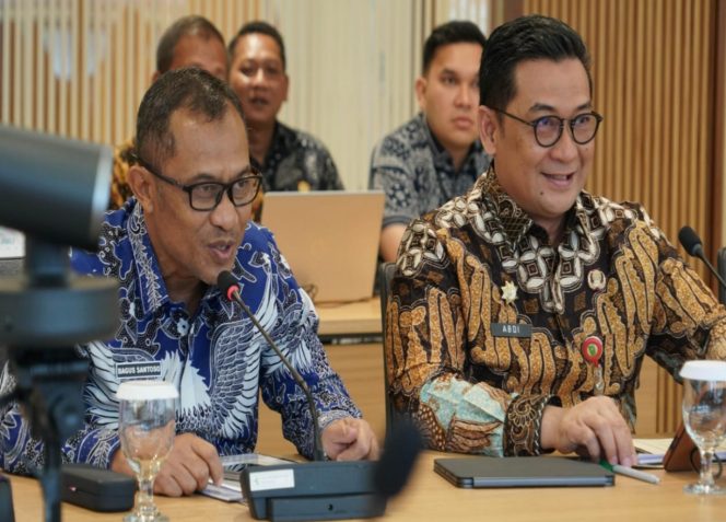 
 📸 Wakil Bupati Bengkalis Bagus Santoso menyampaikan usulan pembangunan RSUD Bukit Batu dan pengembangan layanan kesehatan kepada Kementerian Kesehatan.