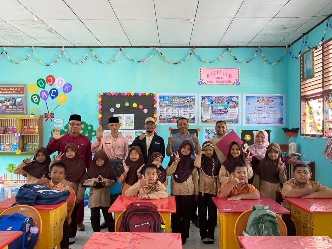 
 Mahasiswa KKM SNJ saat menjadi juri