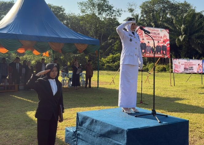 
 Pj. Kades Jangkang Juminah SE menjadi inspektur upacara