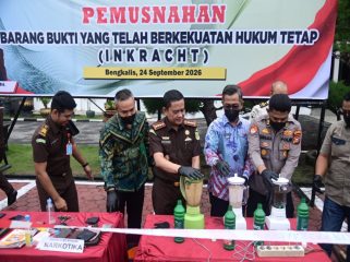 📸 Kejaksaan Negeri Bengkalis memusnahkan barang bukti dari 71 perkara yang telah berkekuatan hukum tetap pada Kamis, 24 September 2026.