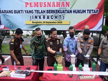 📸 Kejaksaan Negeri Bengkalis memusnahkan barang bukti dari 71 perkara yang telah berkekuatan hukum tetap pada Kamis, 24 September 2026.