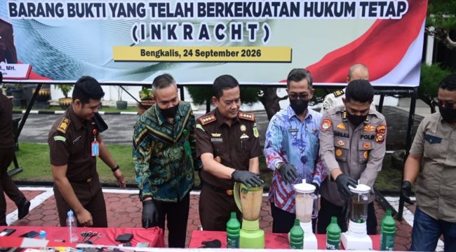 📸 Kejaksaan Negeri Bengkalis memusnahkan barang bukti dari 71 perkara yang telah berkekuatan hukum tetap pada Kamis, 24 September 2026.