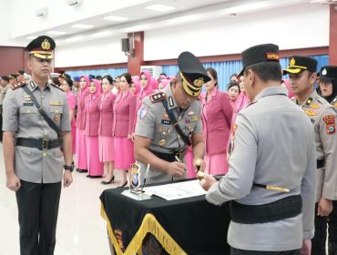 📸 Serah terima jabatan Kapolres Bengkalis yang menandai pergantian kepemimpinan dari AKBP Fahrian Saleh Siregar kepada AKBP Eko Rubiyanto.
