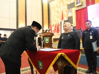 📸 Bupati Bengkalis Kasmarni melantik sejumlah pejabat di lingkungan Pemerintah Kabupaten Bengkalis.
