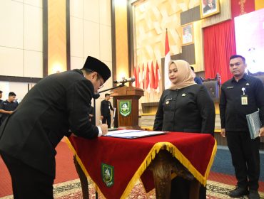 📸 Bupati Bengkalis Kasmarni melantik sejumlah pejabat di lingkungan Pemerintah Kabupaten Bengkalis.